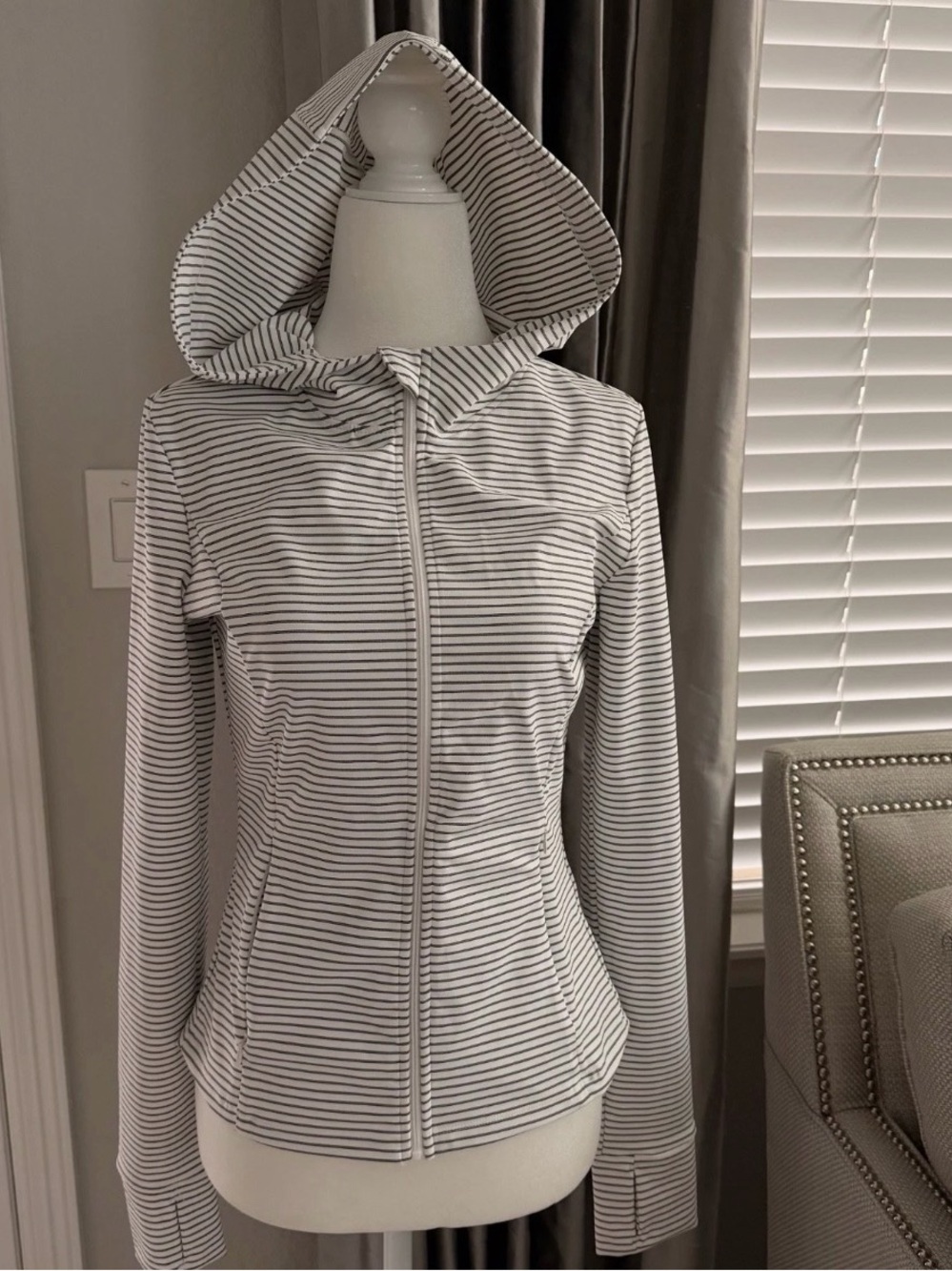 HALARA Hooded Zip athletic Jacket with Thin white/black Stripes with peplum back